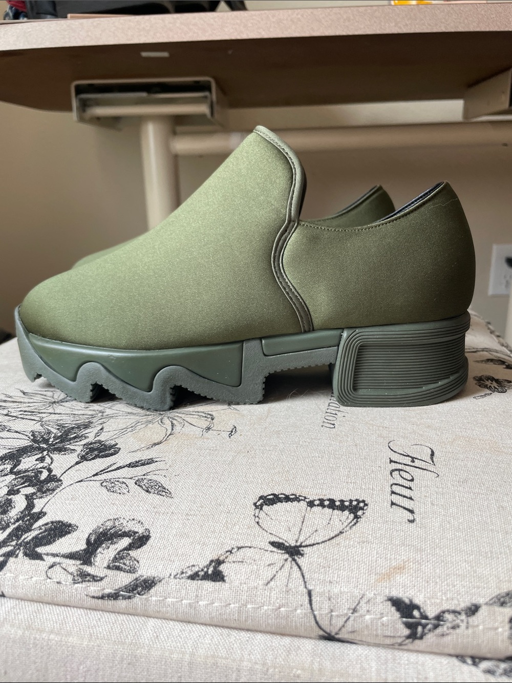 iRi WES I Khaki Low Top Sneaker